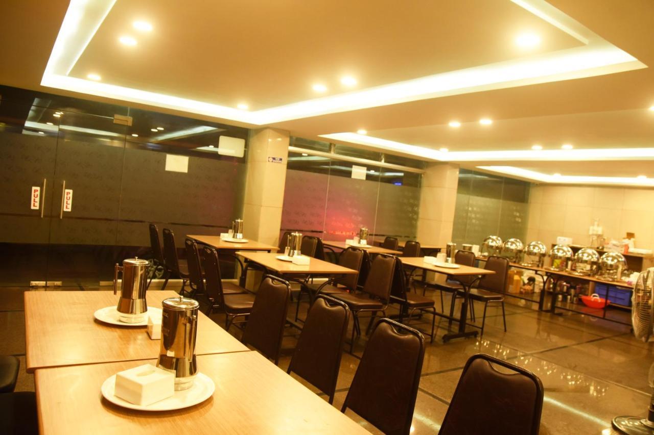 Hotel Om International Гокарна Экстерьер фото