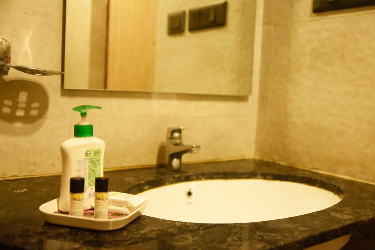 Hotel Om International Гокарна Экстерьер фото