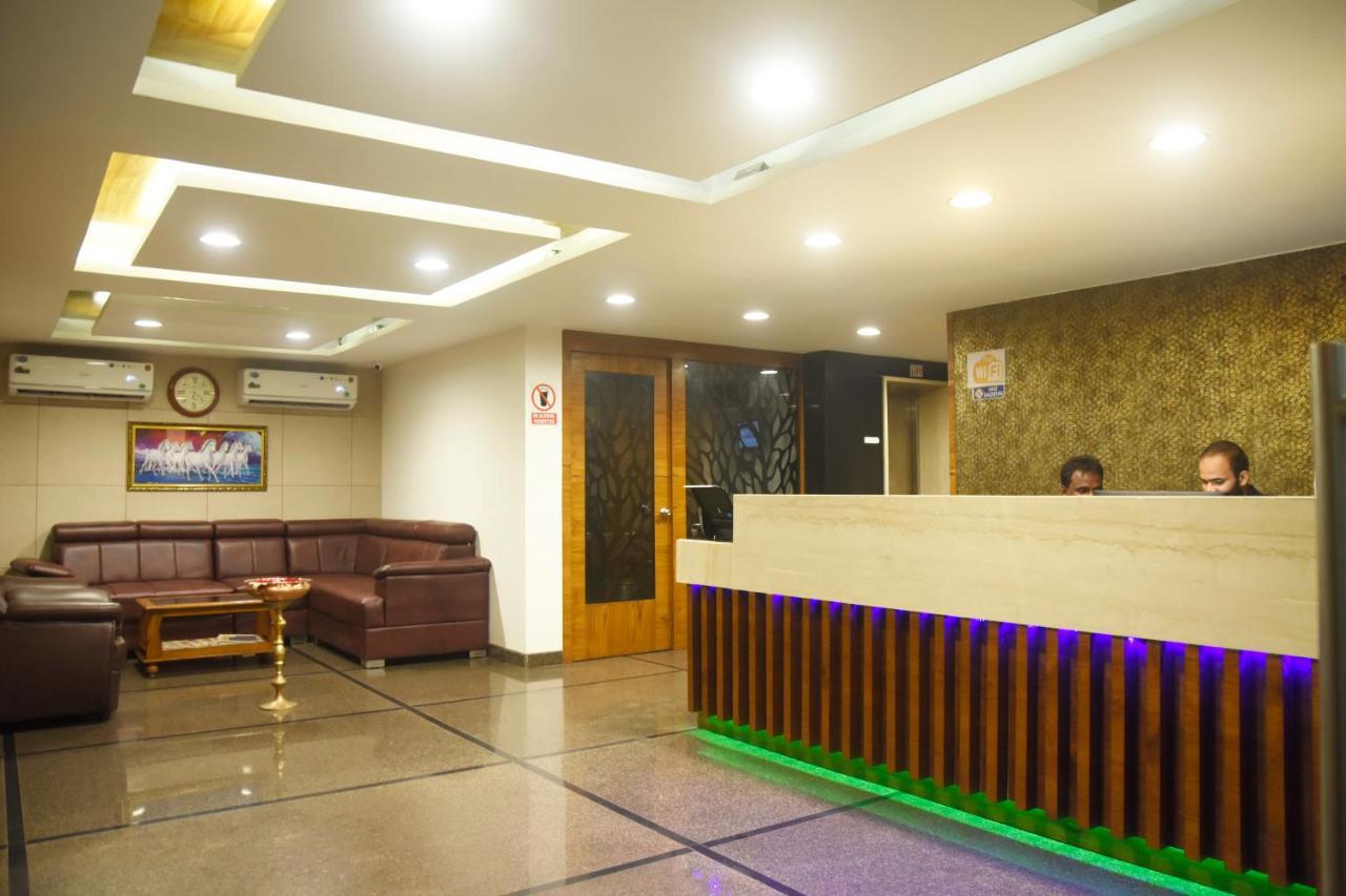 Hotel Om International Гокарна Экстерьер фото