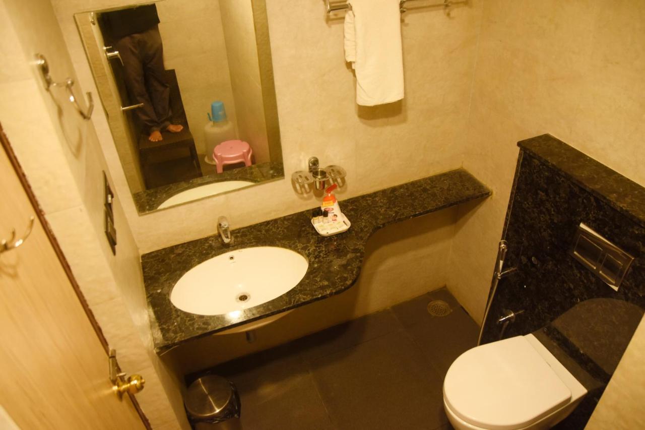 Hotel Om International Гокарна Экстерьер фото